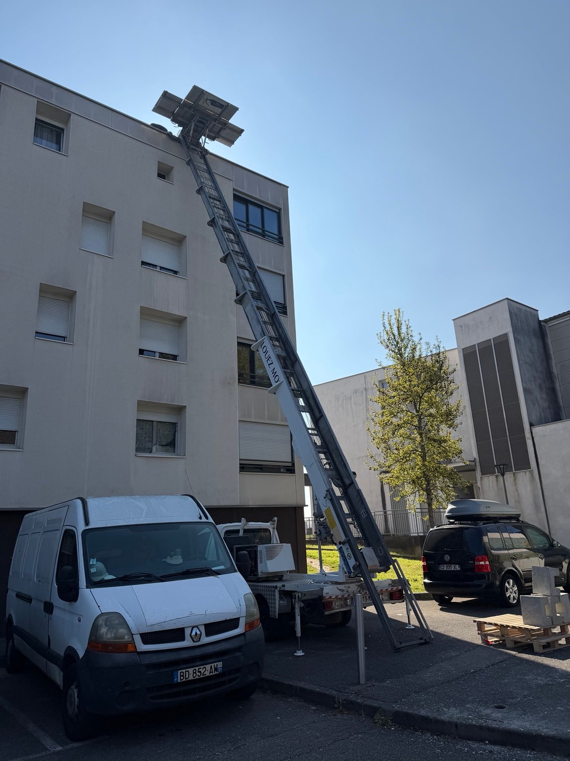 Monte-meubles en intervention — photo 2
